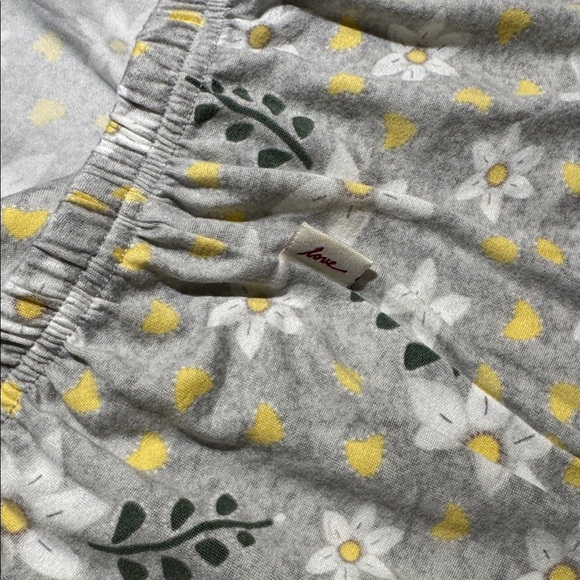 New! ED Ellen Degeneres Short Sleeve Notch Pajamas Gray Floral size Medium Soft - Picture 9 of 10